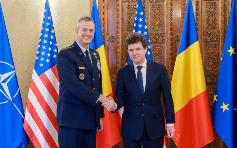 Generalul Alexus G Grynkewich nicusor dan defendar