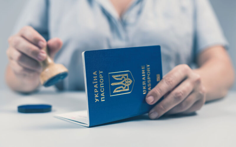 România exclusă din lista statelor cu care Ucraina acceptă dubla cetățenie defendar