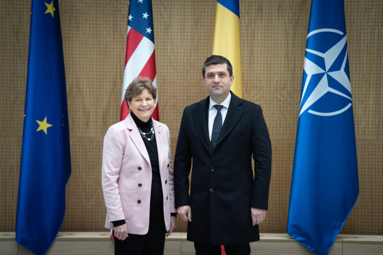 Vizită la Centrul de Instruire F-16 - foto Laurențiu Turoi Visit paid by the US Delegation to the EFTC defendar