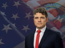 cover joe kent defendar